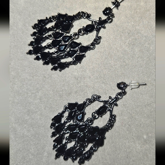 Vintage Jewelry - 🌸Vintage Black & Gunmetal Beaded Chandelier Earrings